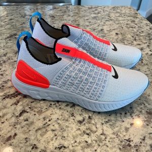 Women’s Nike React Phantom Run Flyknit 2 Gray size 8.5